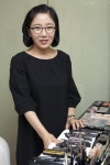 <유통가 이사람 - 선덕 에스휴 원장> 드라마·영화 분장 쫓아다니다,뮤지컬 메이크업 담당하며 명성