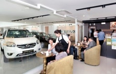 자동차 전시장에 커피전문점이?… 르노삼성 수원사업소