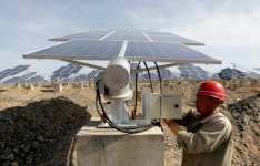 <영상중국> 中 신장 하미시, 20MW급 태양광발전소 곧 가동