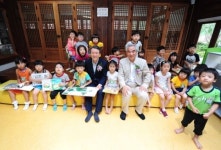 글마루 한옥 어린이 도서관 방문한 최광식 문화부장관