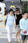 폭염 피해 선글라스에 양산까지