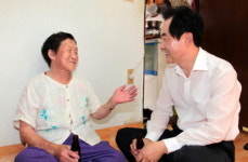 안병용 의정부시장, 더위에 지친 노인 사기진작