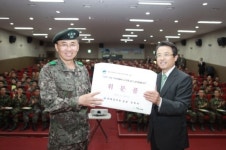 권혁세 금감원장, 금융사랑방버스 타고 전방부대 방문