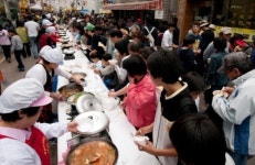 “의정부 명물, 부대찌개 맛볼래요?”