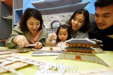 아이파크백화점, 숭례문 만들며 문화재 소중함 되새겨요