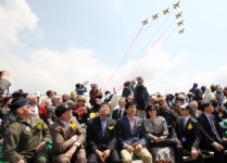 경기안산항공전 개막..세계최고 블랙이글·브라이틀링 등이 지축을 흔들었다.