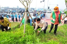 돼지풀 뽑으러 아침부터 구슬땀!
