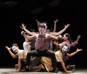 현실과 공상 넘나드는 다중적 무대 환상 연극 아리랑 랩소디