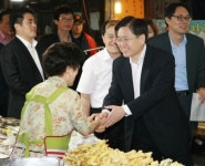 김덕중 국세청장, “영천시장 상인들 안녕하세요”