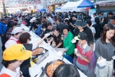 의정부부대찌개 축제, 입소문 실감..주말 관광객 북새통