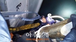 태안해경, 신진도 부두앞 해상 추락한 외국인 선원 구조