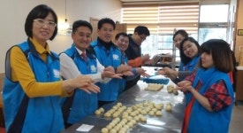 용인시 공보관실 전 직원, 푸드뱅크 빵만들기 봉사 활동전개