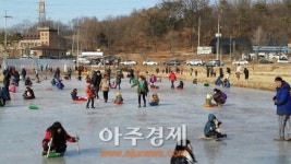 안산시 화정동 농촌 전통 얼음 썰매 체험장 각광