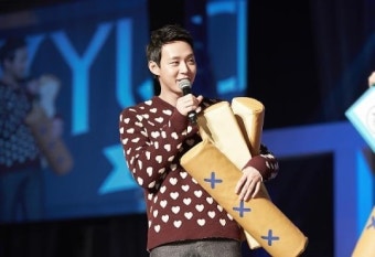 [포토] 박유천 팬미팅에서…윷놀이 한 판?