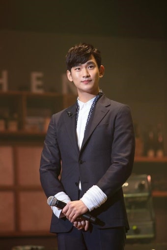 김수현, 아시아 투어 첫 신호탄 '발사'…서울 팬미팅 성료