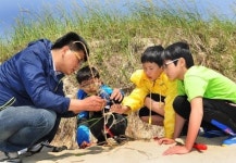 한국암웨이, 충남 태안 초등학교 학생들과 생태 연구활동