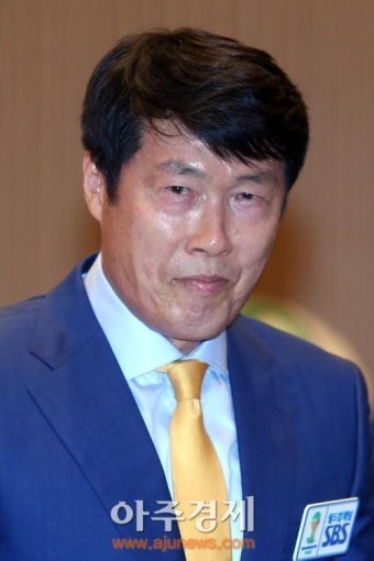 [포토] 차범근 해설위원, 굳게 다문 입술