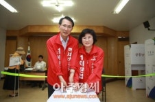 [6·4 지방선거] 이완섭 서산시장 새누리당 후보 사전투표로  한표행사
