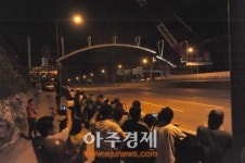 하남시 이교범 시장 인도교 설치현장 찾아