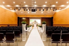 국립중앙도서관, 6만400원짜리 작은 결혼식 화제 ..부부에 책 선물