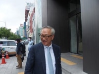 이희상 동아원 회장, 아들의 첫 공식 데뷔 무대에 나타나 건넨 말은?