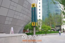 [최승현의 BMW] 역시와 디자인이 살아 숨 쉬는 DDP로 떠나자-동대문역사문화공원역 편