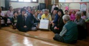 문학동, 파자마 50벌 만들어 경로당에 전달