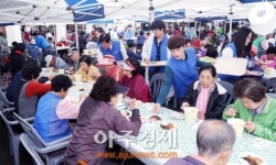 경남은행, 10월 경로의 달 맞아 효도공연 및 사랑의 특식 나눔 행사 개최