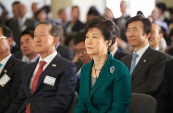 박근혜 대통령, 내주 APEC 등 다자회의 기간 '미중 연쇄 정상회담' 준비 '열공'