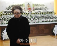 故 김자옥 빈소 찾은 나문희 