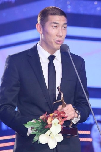 ‘K리그 대상’ 차두리, 수비수 부문 수상 “차범근의 아들로 축구 인정받기 힘든데”