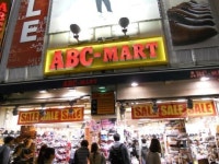 일본 ABC마트에서 1시간에 신발 10개 파는 남자의 접객 방법은?