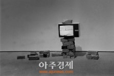 [박현주의 아트Talk]비디오 돌탑 국내 첫 토종 비디오작가 박현기