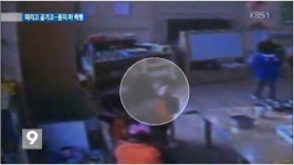 유치원에서도 묻지마 폭행!,바닥에 내동댕이 치고 빰 때리고 굶겨