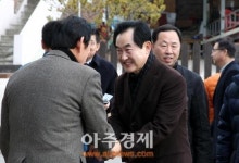 <포토> 가능1동 척사대회 찾은 안병용 의정부시장