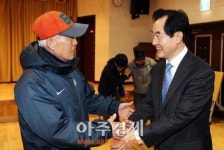 <포토> 신곡노인종합복지관 찾은 안병용 의정부시장