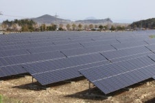 태양광업계, 중국공세·일본 원전재가동 사면초가