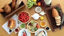 홀리데이 인 인천 송도 호텔, 아츠 델리 오픈