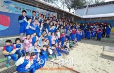 삼성전자, 신학기 맞아 화성 배양초등학교에 벽화 선사