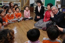 김종덕 문체부장관 대전 보람유치원에서 눈높이 동화