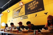 치킨을 향한 숨겨왔던 능력을 깨운 마이마이치킨 2015 치킨 먹방 배틀 페스티벌