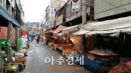 [4·29 재보선 르포] ③성남 중원 “이제는 불판 갈 때” vs “야권의 자존심”