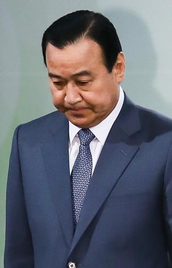 [이완구 총리 사의표명] '대통령도 총리도 없는 최악의 국정 올스톱' 박근혜 대통령, 귀국 후 이 총리 사의 수용