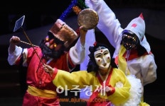 문굿에서 판굿까지, 바람의 춤 風舞의 진수 선보여