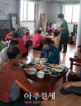 전남 일손 바쁜 농사철 마을공동급식…情 나누고 일석이조 인기