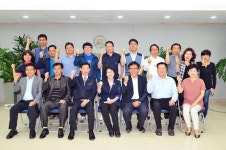 인천부평지하상가 상인회, 홍미영 구청장에 감사패 전달