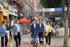 [포토] 모란역 버스정류장 찾은 이재명 성남시장