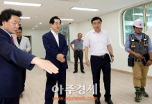 <포토> 가능1동주민센터 개청 상황 점검하는 안병용 의정부시장