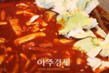 대구명물 분식 중떡, 납작만두와 떡볶이 찰떡궁합