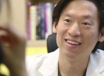 밋밋한 노안, 볼륨감 있는 동안…차이가 뭐야?